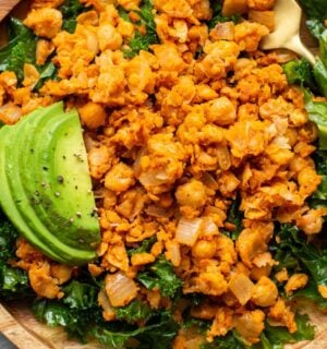 10-minute smashed chickpea scramble with avocado