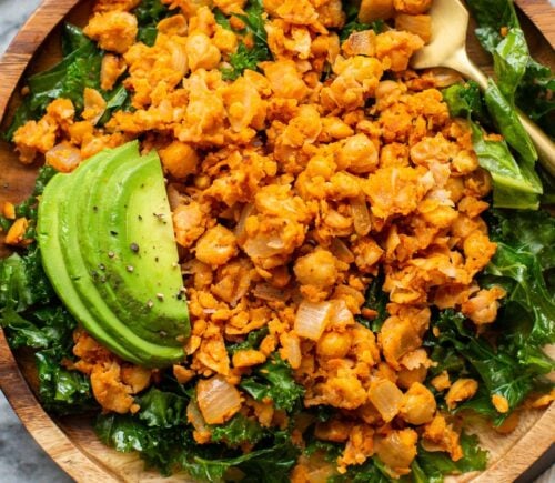 10-minute smashed chickpea scramble with avocado