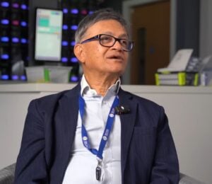 Photo shows Sigma Pharmaceuticals founder Dr Bharat Shah, in conversation with Plant Based News founder Klaus Mitchell about the healthcare industry, diet, and autoimmune diseases