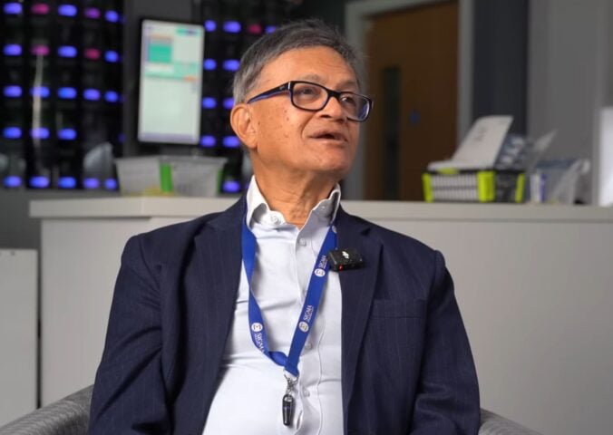 Photo shows Sigma Pharmaceuticals founder Dr Bharat Shah, in conversation with Plant Based News founder Klaus Mitchell about the healthcare industry, diet, and autoimmune diseases