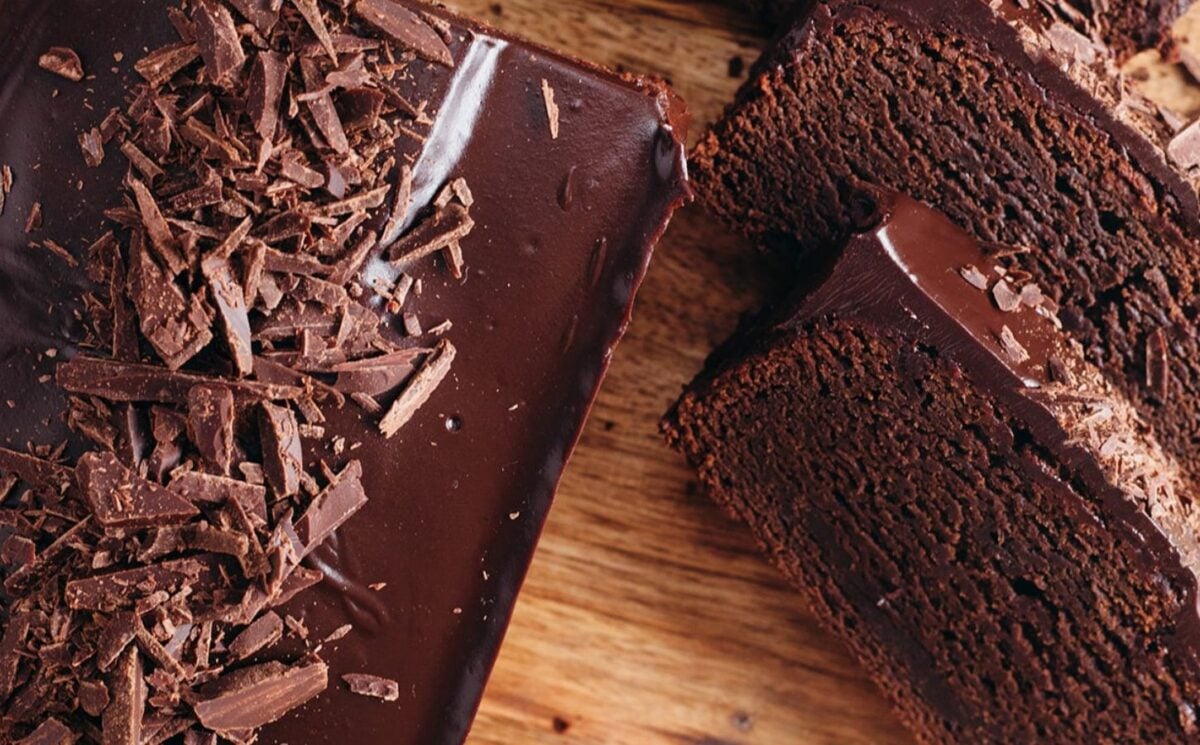 fudgy chocolate avocado loaf for vegan loaf cake ideas
