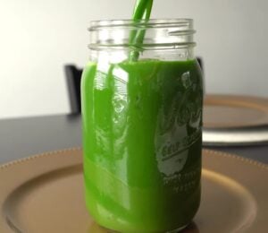 a mason jar of iron-rich green juice