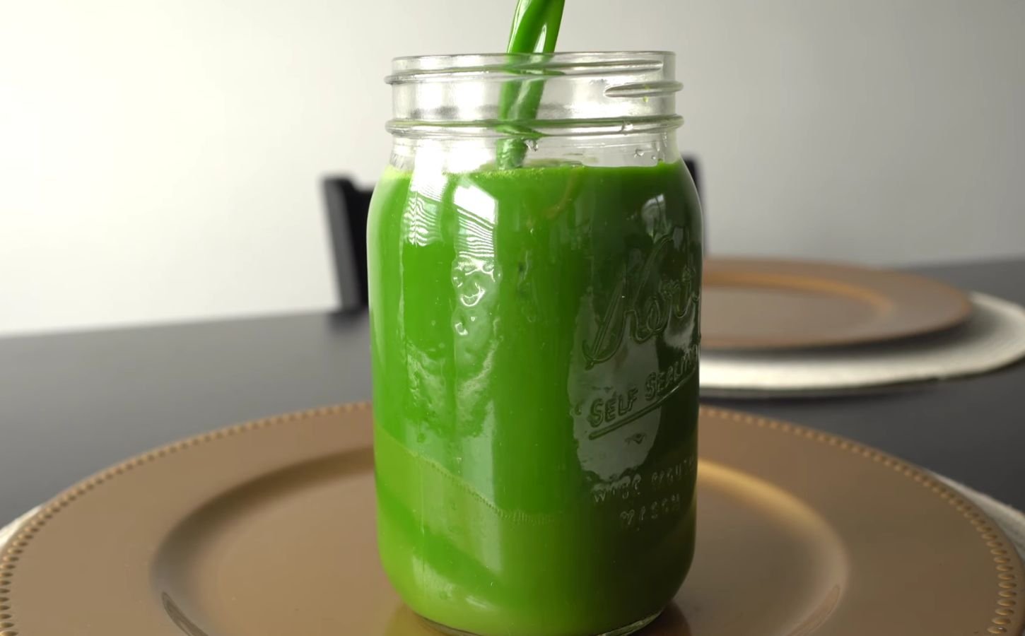a mason jar of iron-rich green juice