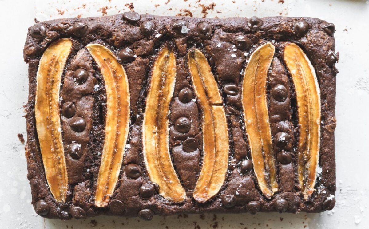 banana bread brownies with slices on banana on top for brownie recipes