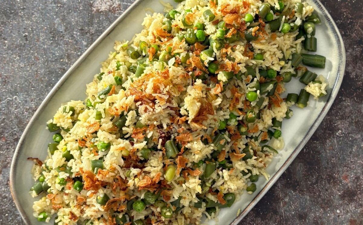 A plate of saffron green bean rice for green bean recipes