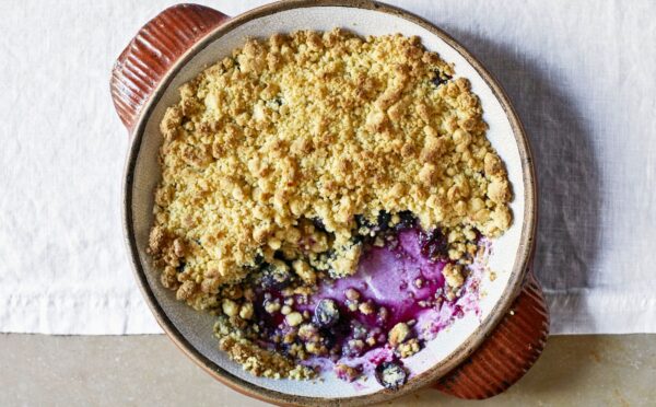 an easy vegan blueberry crumble with walnuts and maple syrup