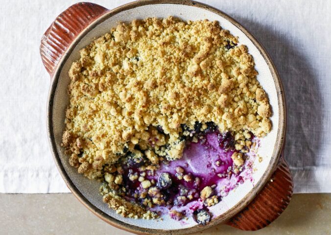 an easy vegan blueberry crumble with walnuts and maple syrup