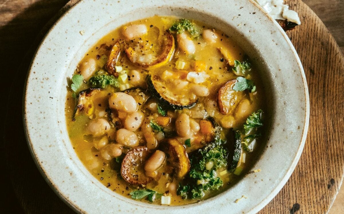 courgette, leek, white bean and kale stew with white whine and garlic
