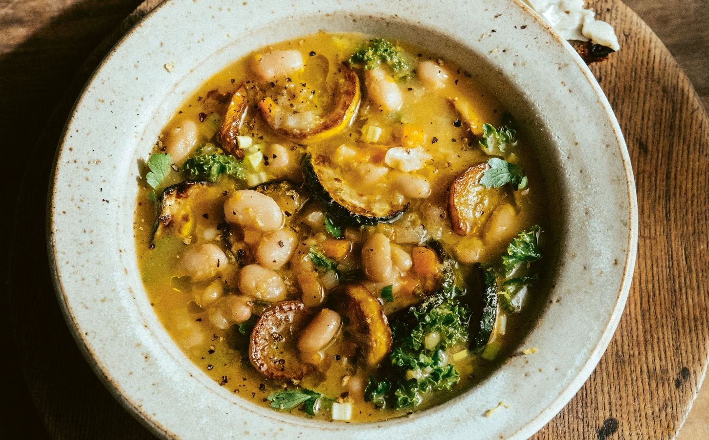 courgette, leek, white bean and kale stew with white whine and garlic