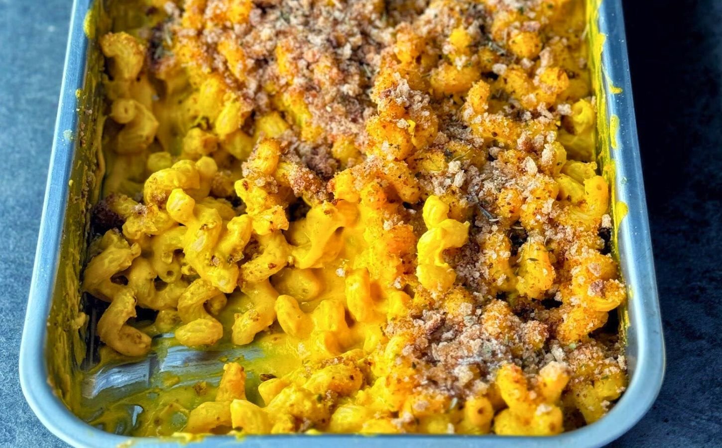 pumpkin mac and cheese with healthy pumpkin cheese sauce and breadcrumb topping