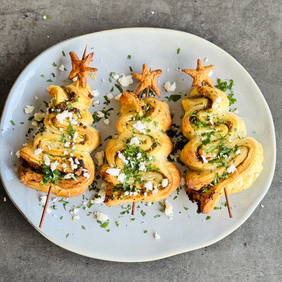 simple pesto puff pastry trees with vegan ingredients for Christmas