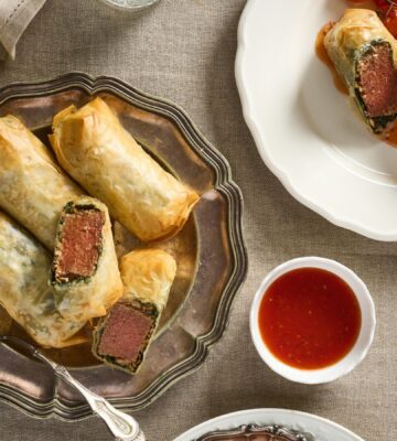 mini flank steak wellingtons with tomato and chili chutney