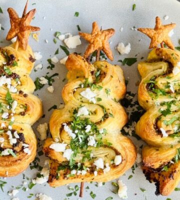 simple pesto puff pastry trees with vegan ingredients for Christmas