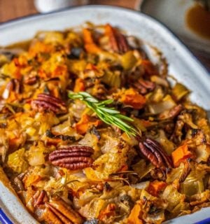 vegan pecan and apple stuffing for easy vegan thanksgiving recipes