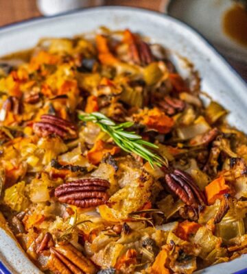 vegan pecan and apple stuffing for easy vegan thanksgiving recipes