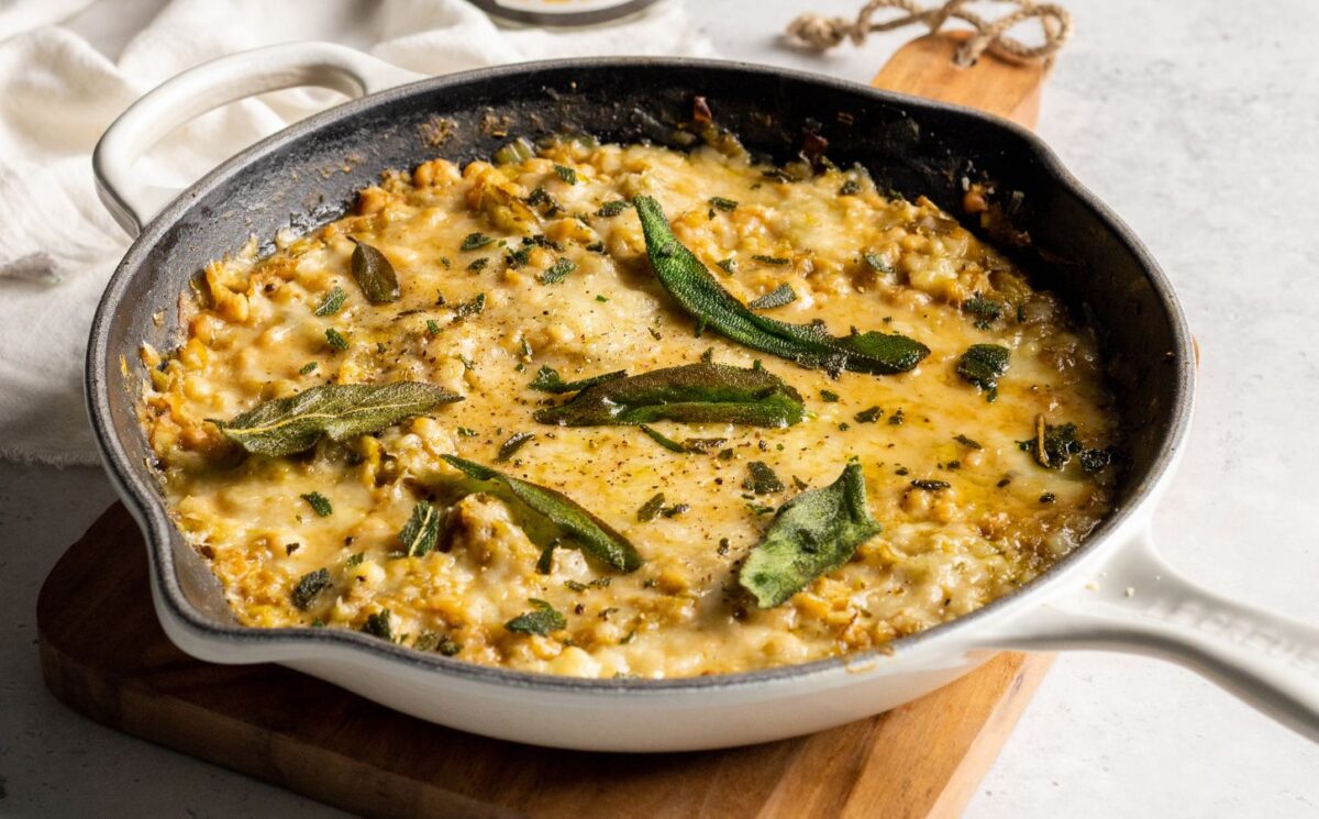 vegan cheesy haricot beans and leeks skillet for after NYE