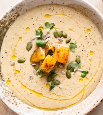 creamy roasted gold potato leek soup with coconut milk, nutritional yeast and pumpkin seeds