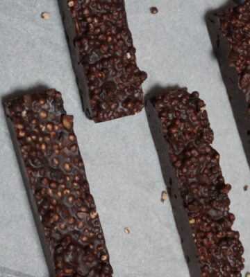 pop quinoa chocolate bars with cranberries, pop quinoa, pumpkin seeds, and peanut butter