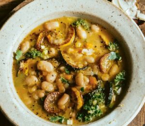 courgette, leek, white bean and kale stew with white wine and garlic for affordable and easy vegan recipes