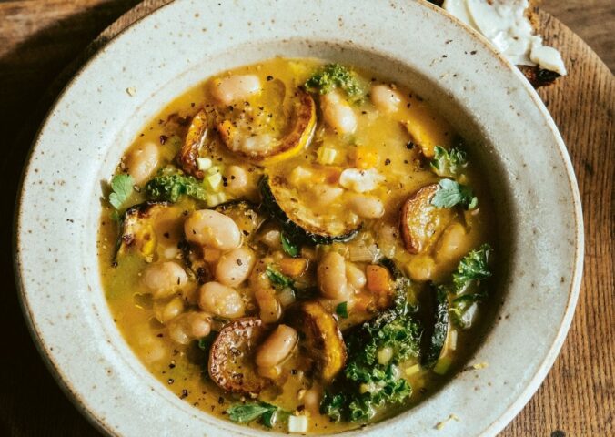 courgette, leek, white bean and kale stew with white wine and garlic for affordable and easy vegan recipes