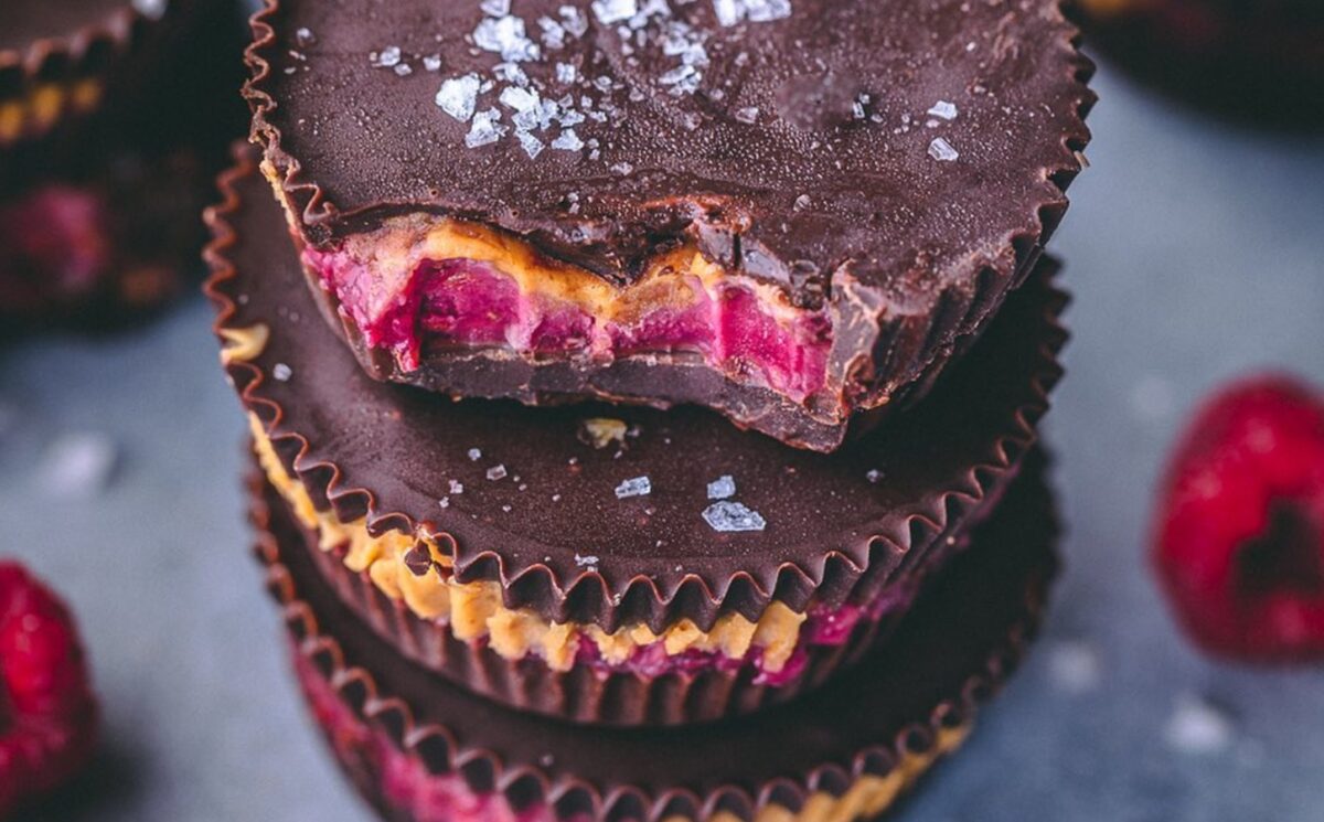 raspberry peanut butter protein chocolate cups