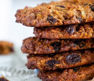 oatmeal walnut cookies with apple butter, orange, currants, and ginger juice