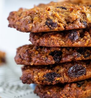 oatmeal walnut cookies with apple butter, orange, currants, and ginger juice