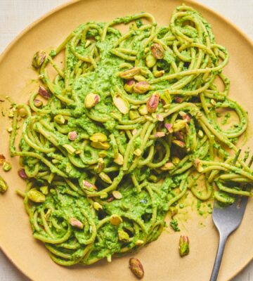 spinach and pistachio spaghetti with silken tofu and nutritional yeast