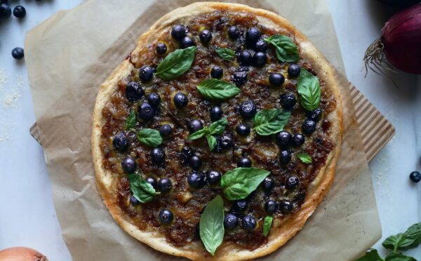 heart-healthy blueberry pizza with onions