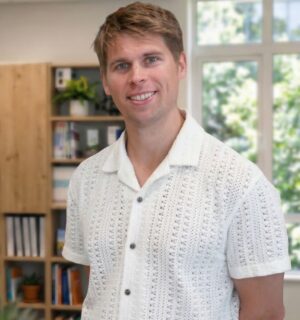 Photo shows Klaus Mitchell, a health advocate, entrepreneur, and the founder of Plant Based News. Klaus Mitchell is due to speak at The Health + AI Tech Show, an upcoming event in London, UK