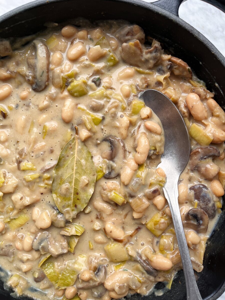 leeky bean pie with mushrooms and cannellini beans with shortcrust pastry