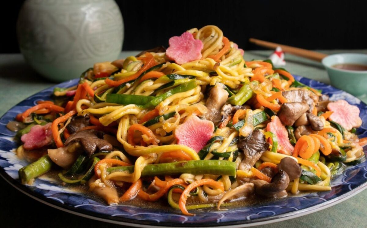 a picture of zucchini noodles paired with vegetables and a tasty sauce for Chinese-inspired dishes