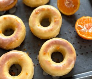 easy mandarin donuts with vanilla and a mandarin juice glaze