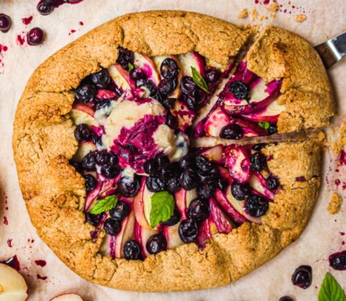 a nectarine and blueberry galette with vegan pastry made of oats for picnic recipes