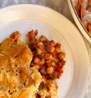 tomato spinach and chickpea filo pie