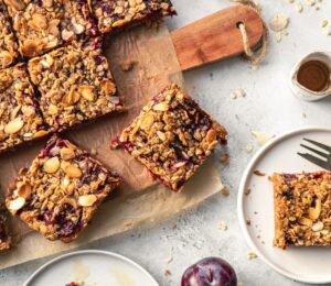 almond and plum sheet cake with cinnamon, almond flour and oats