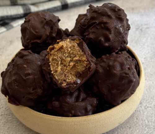 Banana And Peanut Butter Truffles with digestives and vanilla