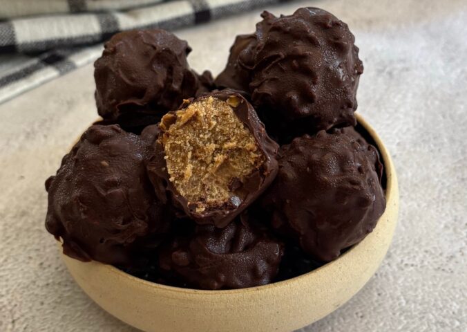 Banana And Peanut Butter Truffles with digestives and vanilla