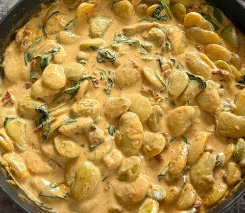 creamy harissa butter beans with sun-dried tomato oil, soy cream, spinach and garlic