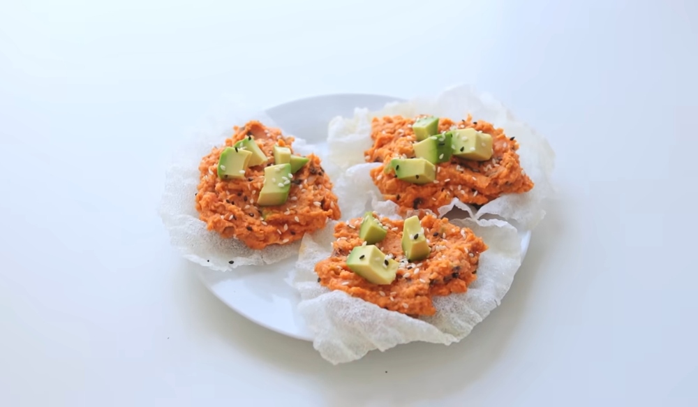 Plate of rice paper crackers filled with spicy chickpea “tuna”, one of Rome's six quick vegan summer meals