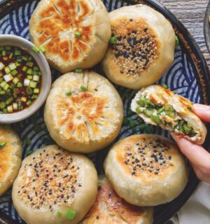 No-Yeast Crispy Bottom Vegetable Buns with tofu and green beans