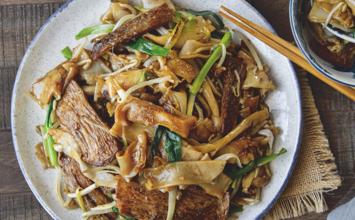 Beefless Chow Fun (Kon Chau Ngau Hor) with soy protein and flat rice noodles