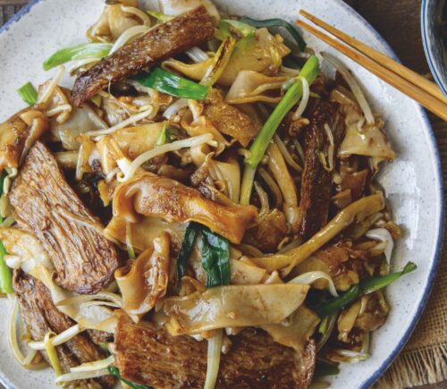 Beefless Chow Fun (Kon Chau Ngau Hor) with soy protein and flat rice noodles