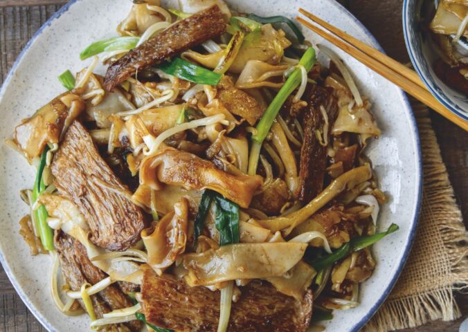 Beefless Chow Fun (Kon Chau Ngau Hor) with soy protein and flat rice noodles