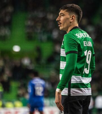Photo shows Héctor Bellerín, a high-profile vegan footballer player and environmental advocate, on the pitch
