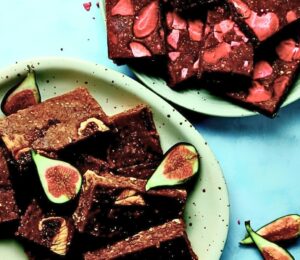 Cinnamon-Fig Protein Bars with nut butter, dates, figs, rolled oats, and chia
