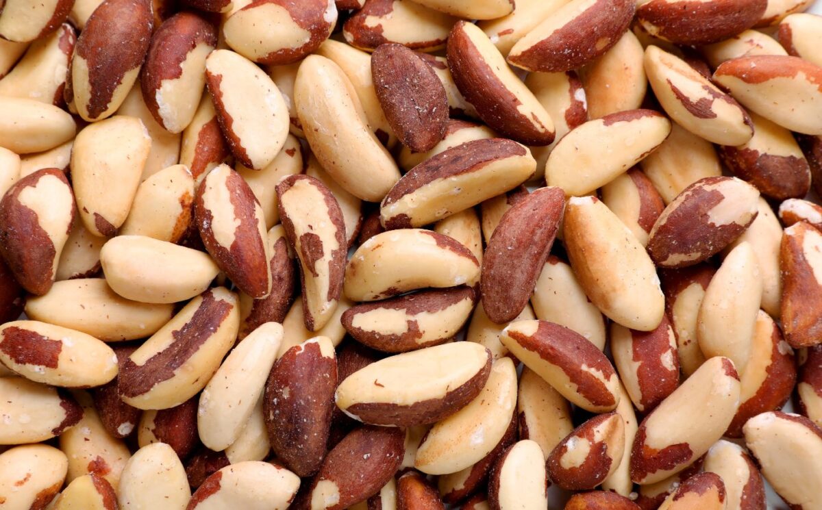 Image of a bunch of Brazil nuts to illustrate article on using Brazil nuts to lower cholesterol