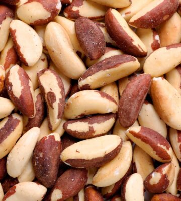 Image of a bunch of Brazil nuts to illustrate article on using Brazil nuts to lower cholesterol