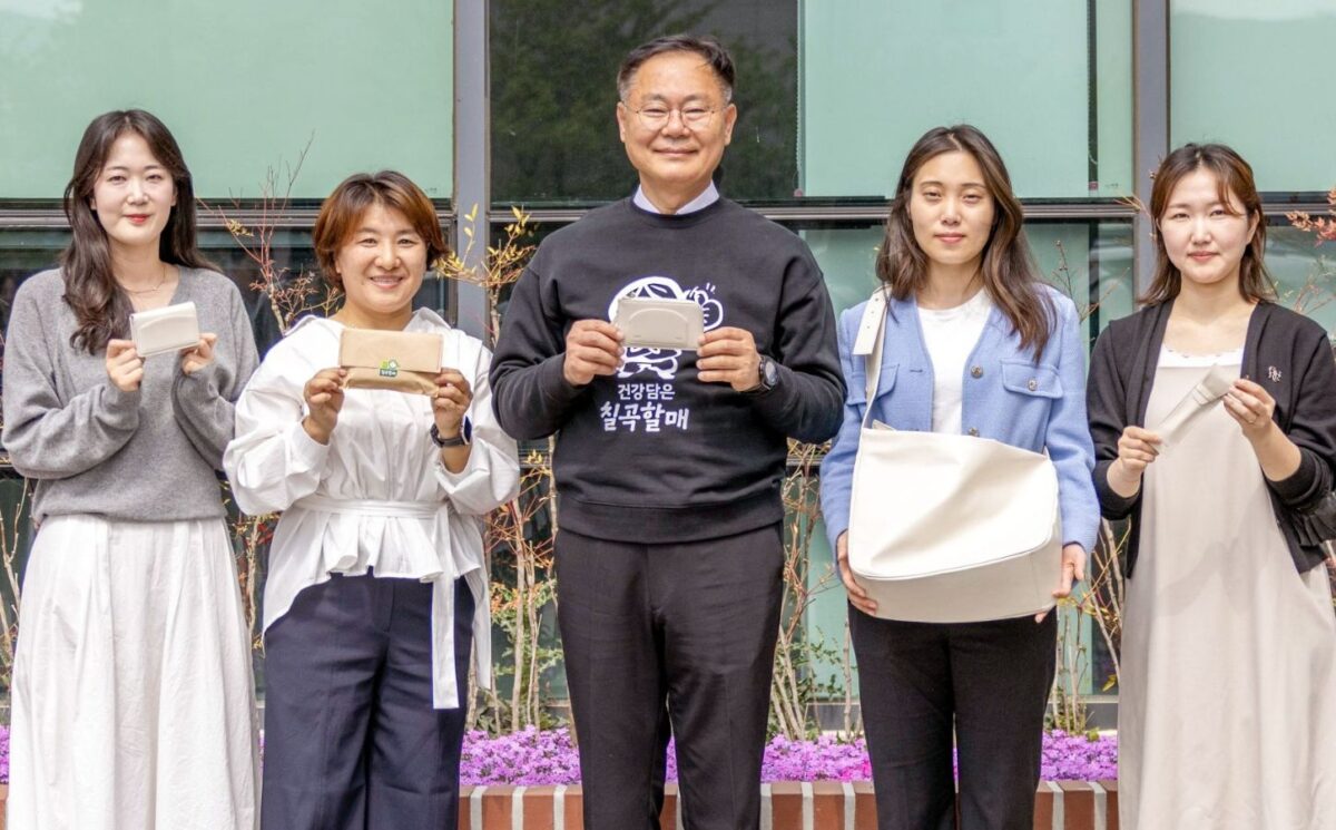 Photo shows Kim Jae-wook, the Chilgok County Governor, with employees of the Chilgok County Agricultural Technology Center, all holding vegan certified leather products made from upcycled melons. Chilgok County in South Korea has begun upcycling melon waste into vegan leather