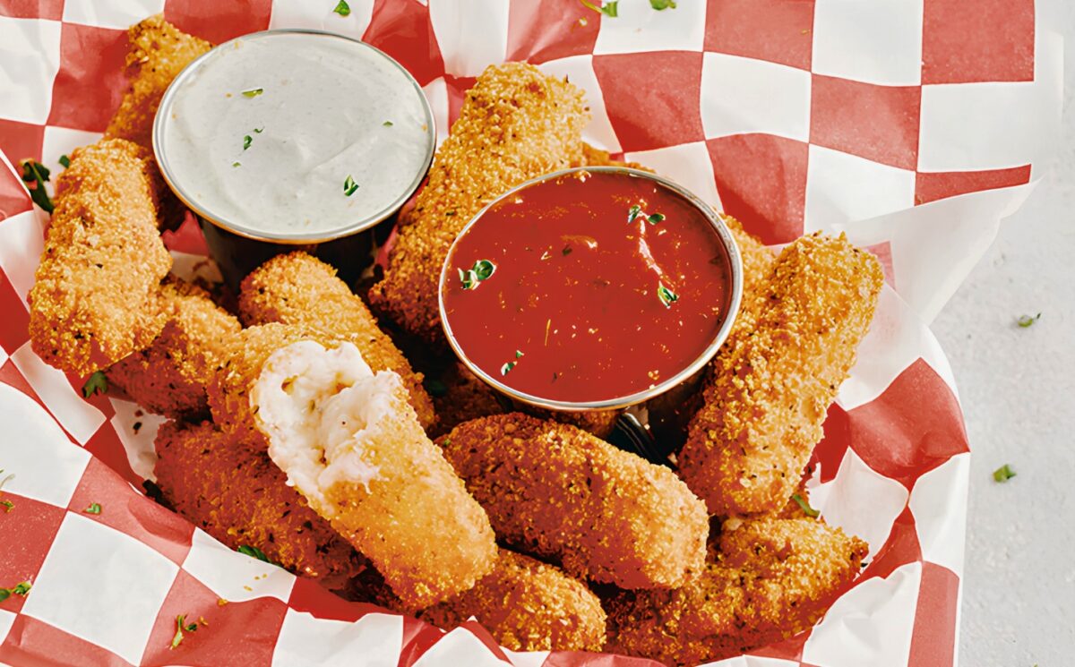 Crispy And Melty Mozzarella Sticks